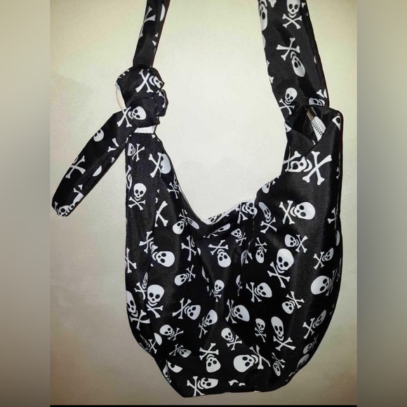 Handbags - BNW/OT beautiful black and white skull shoulder bag Crossbody bag with zipper
